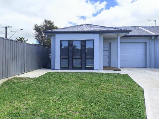 MODERN 3 BEDROOM HOME WITH MASTER ENSUITE