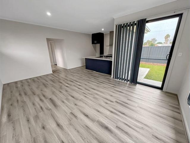 Modern 3 Bedroom Home with Open Plan Living in Murray Bridge!