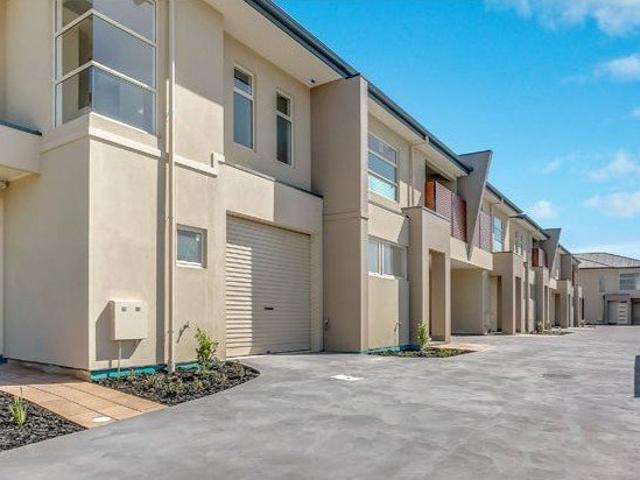 Modern 3 Bedroom Home with Private Courtyard