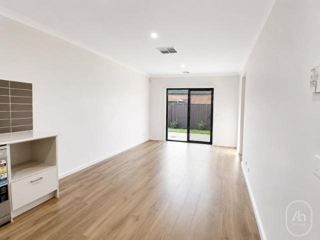 Modern 3 Bedroom Home with Single Garage in Truganina