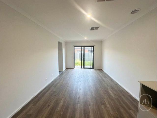 Modern 3 Bedroom Home with Single Garage in Truganina