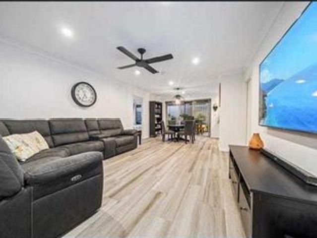 Modern 3 Bedroom Home with Spa & Double Garage in Quiet Landsdale Complex – Perfect for Comfortable Living!
