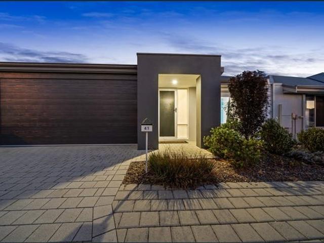 Modern 3 Bedroom Home with Spa & Double Garage in Quiet Landsdale Complex Perfect for Comfortable Living!