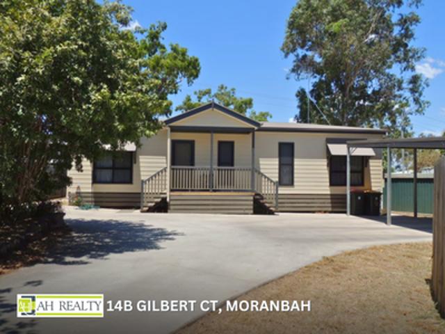 modern 3 bedroom house, walking distance to town centre!