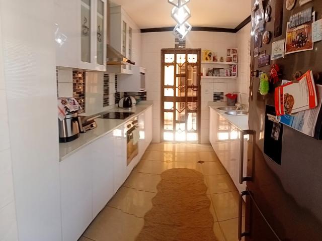 Modern 3 Bedroom House with Swimming Pool To Let