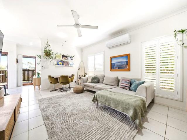 Modern 3 Bedroom Living in the Heart of Springfield Lakes
