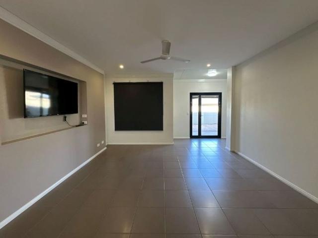 Modern 3 Bedroom Low Maintenance Townhouse