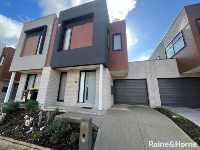Modern 3 Bedroom plus study Townhouse!