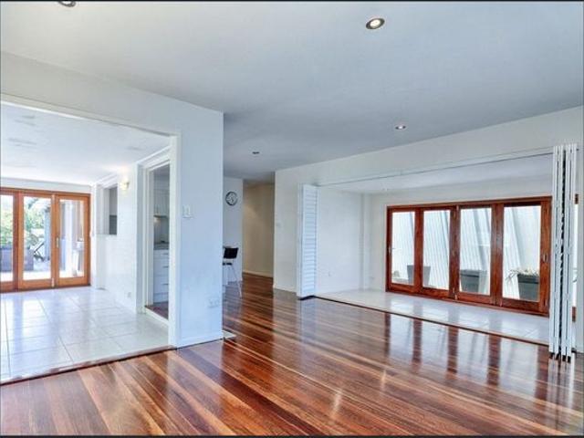 MODERN 3 BEDROOM RENTALHOUSE IN PEACEFUL MOUNT GRAVATT EAST