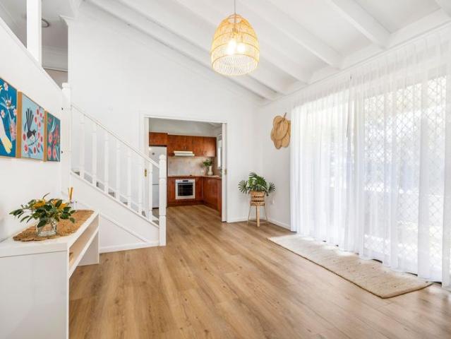 Modern 3 Bedroom split level Family home