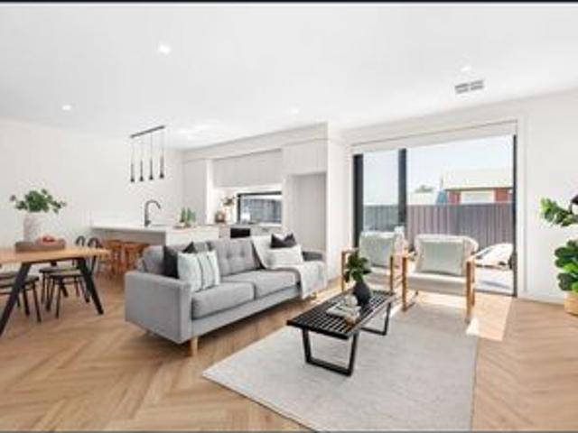 Modern 3 Bedroom Townhome in heart of Kilmore