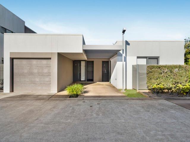 Modern 3 Bedroom Townhome in Wellington Point