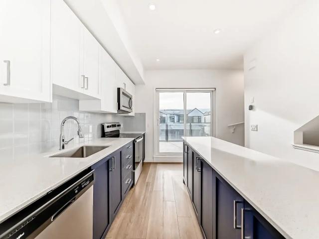 Modern 3 Bedroom Townhome!