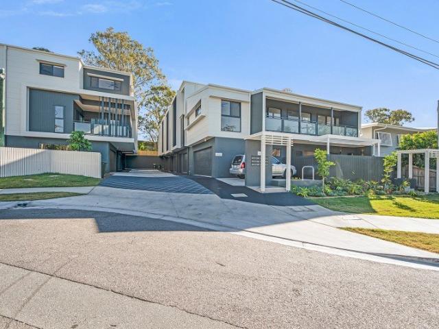 Modern 3 bedroom Townhome