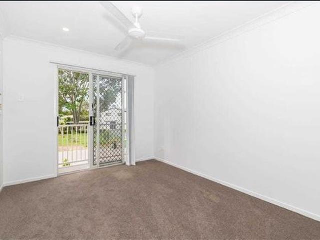 Modern 3 Bedroom Townhouse !