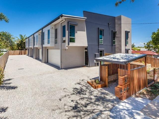 MODERN 3 BEDROOM TOWNHOUSE