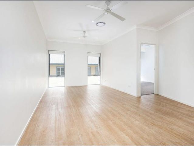 MODERN 3 BEDROOM TOWNHOUSE