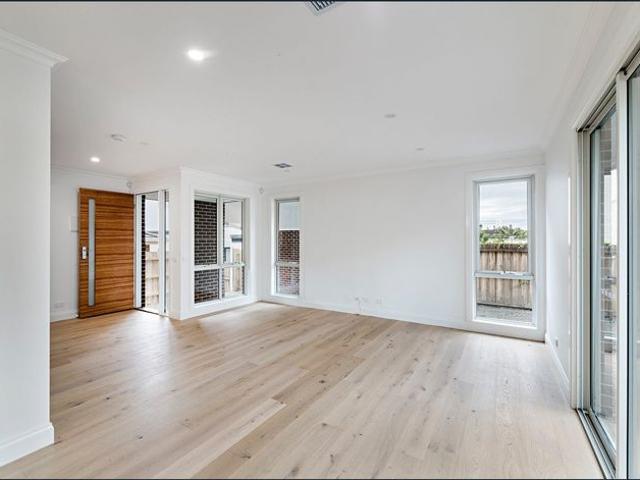 Modern 3 bedroom townhouse