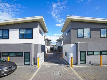 Modern 3 Bedroom Townhouse  That Ticks Every Box *EMAIL TO BOOK AN INSPECTION