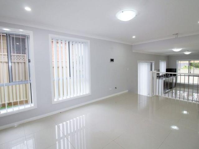Modern 3 Bedroom Townhouse Walking Distance from Train Station, Bus Stops, Supermarket and Schools!