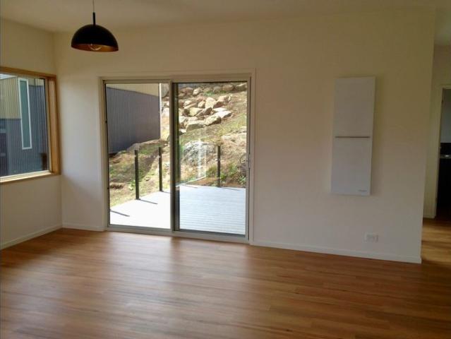Modern 3 Bedroom Townhouse with Mountain views