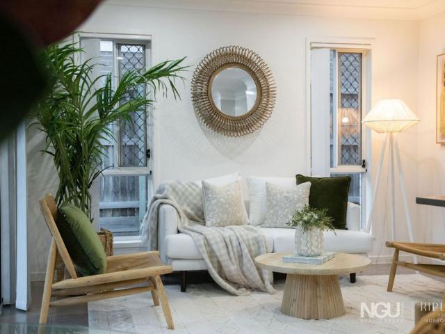 MODERN 3 BEDROOM TOWNHOUSE WITH DUCTED AIR CONDITIONING