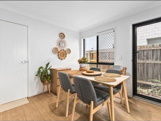 Modern 3 Bedroom Townhouse with Dedicated Study Space & Double Garage