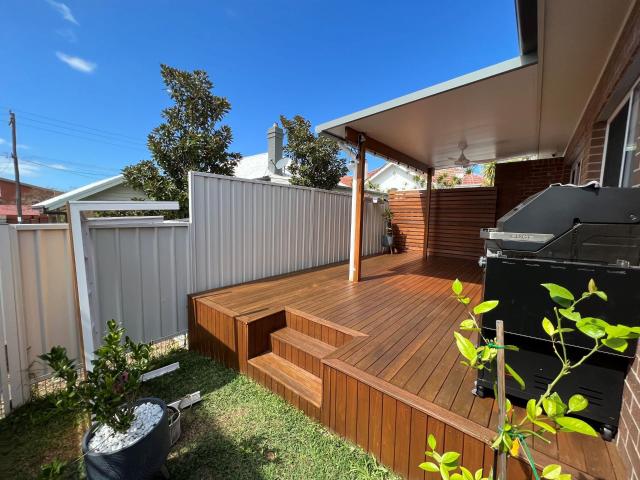 MODERN 3 BEDROOM TOWNHOUSE WITH ENTERTAINERS COURTYARD