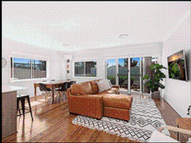 MODERN 3 BEDROOM TOWNHOUSE WITH ENTERTAINERS COURTYARD