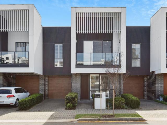 Modern 3 bedroom townhouse with low maintenance living