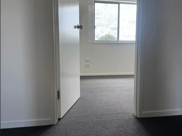 Modern 3 Bedroom Townhouse with Pool in a Convenient Location