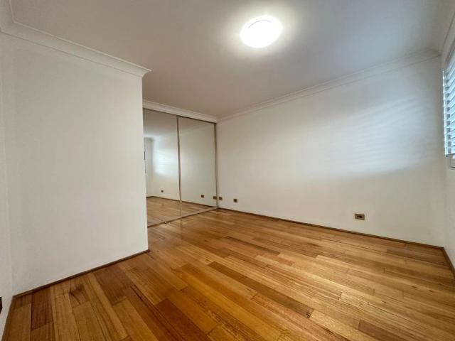 Modern 3 Bedroom Townhouse with Private Courtyard & Pool Access 3 Month Lease Only