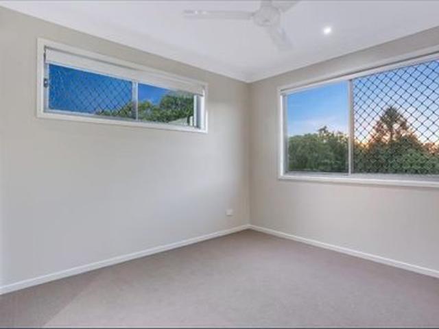 Modern 3 Bedroom Townhouse with quiet and convenient location