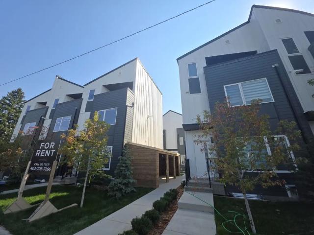 MODERN 3 BEDROOM TOWNHOUSE WITH ROOFTOP BALCONY AND AC