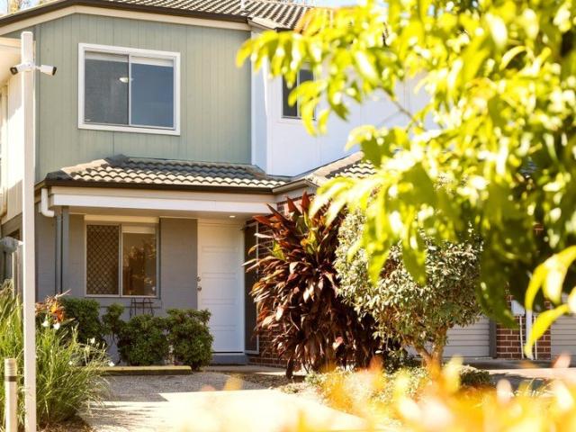 MODERN 3 BEDROOM TOWNHOUSE | BUILT IN 2017