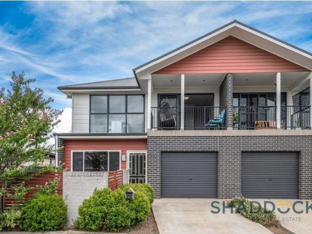 Modern 3 bedroom townhouse downtown!