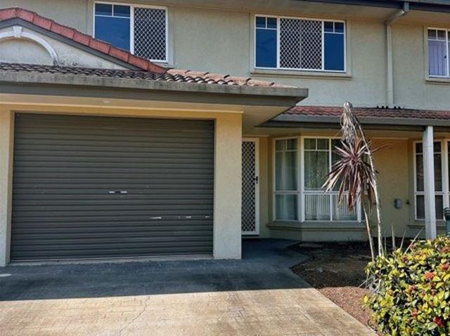 Modern 3 Bedroom Townhouse | Ducted Cooling | Pet Friendly Upon Approval