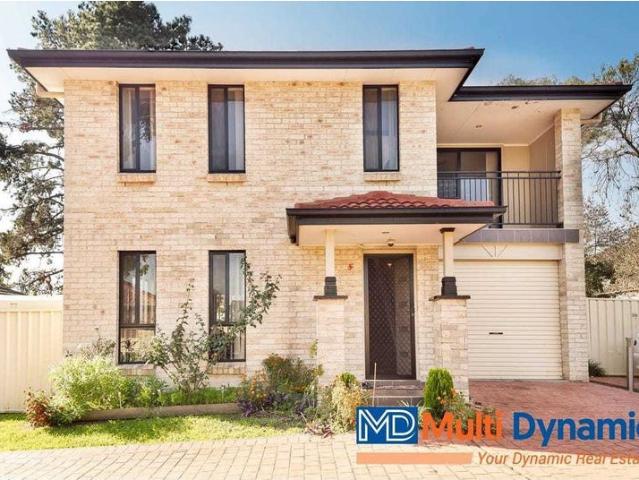 Modern 3 Bedroom Townhouse for Rent, Just Minutes from All Amenities in Minto!