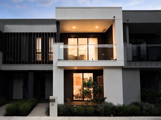 Modern 3 Bedroom Townhouse, Great Location!