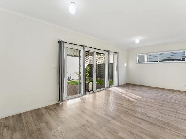 Modern 3 bedroom Townhouse. Immaculate Condition. Great Location