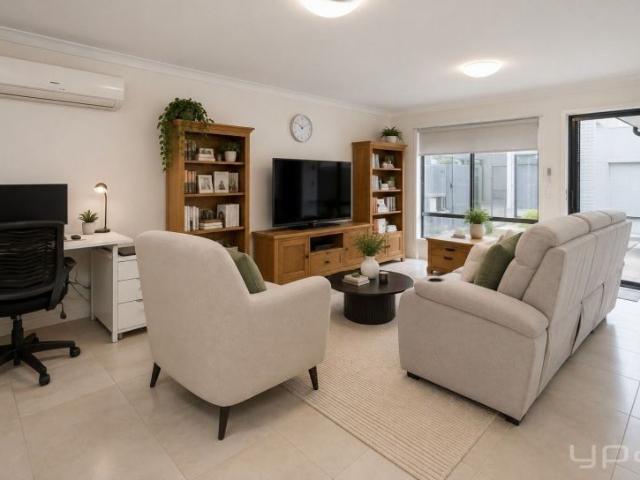 Modern 3 Bedroom Townhouse in the Heart of Helensvale