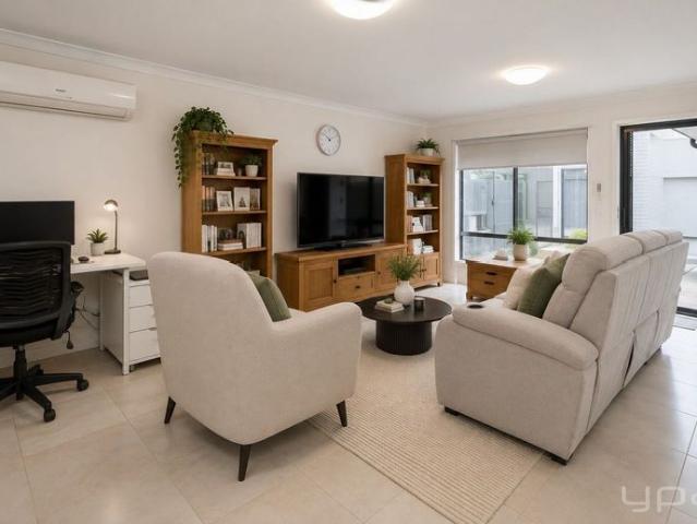 Modern 3 Bedroom Townhouse in the Heart of Helensvale