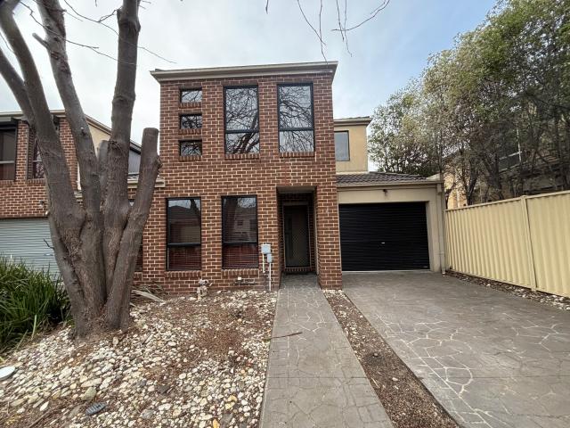 Modern 3 Bedroom Townhouse in the Heart of Hillside
