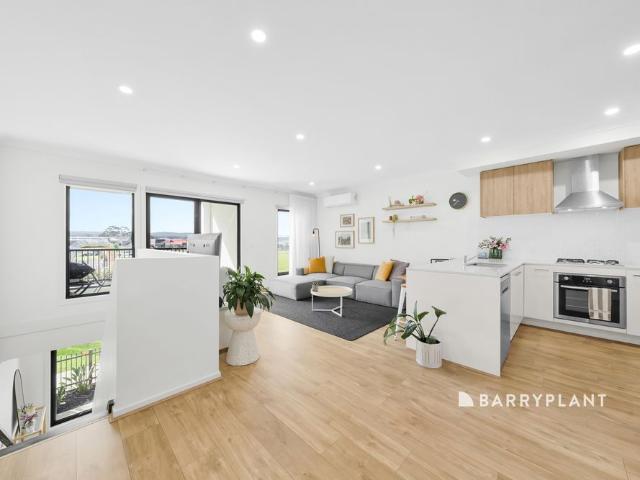 Modern 3 Bedroom Townhouse in the Heart of Officer!