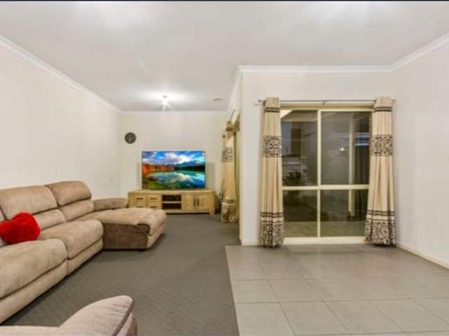 Modern 3 Bedroom Townhouse in the Heart of Noble Park