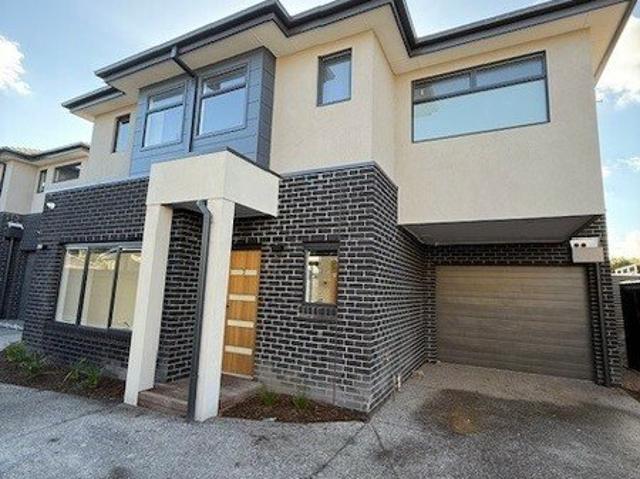 Modern 3 bedroom townhouse in the top location of Avondale Heights