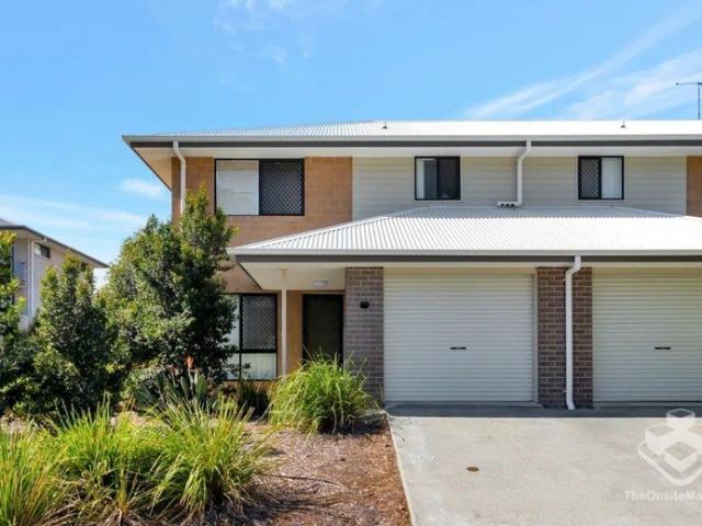 Modern 3 Bedroom Townhouse in a Convenient Dinmore Location