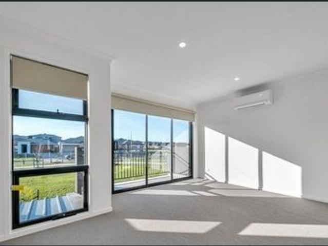 Modern 3 Bedroom Townhouse in a Convenient Location