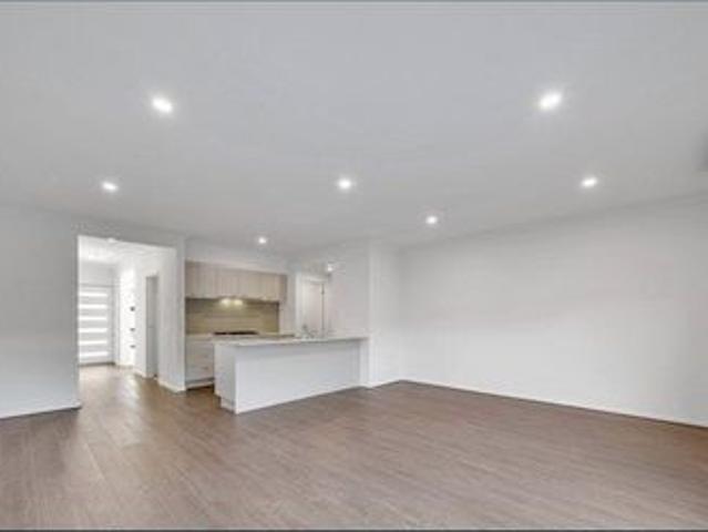 Modern 3 Bedroom Townhouse in a Convenient Location