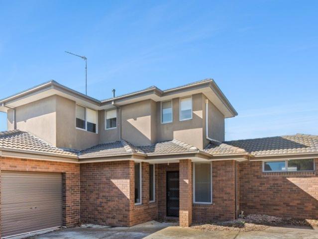Modern 3 Bedroom Townhouse in a Convenient Location
